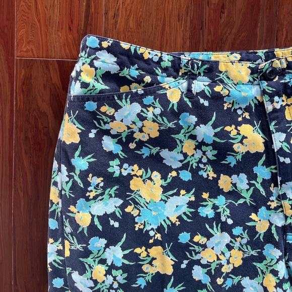 Liz Claiborne High Waisted Capris - Picture 3 of 6